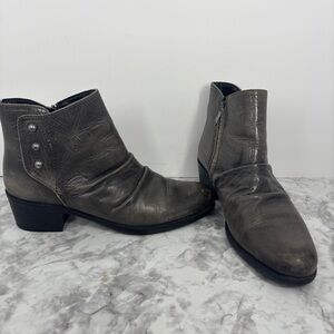 Bussola women’s Gray zipper Ankle Boots with Distressed Leather Sz 39